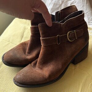 Brown Suede born sz 8.5 Ankle Boots with Buckle